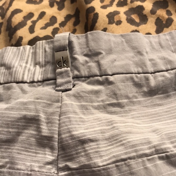 Calvin Klein size 36 light gray & white lightweight cotton shorts - Picture 6 of 15